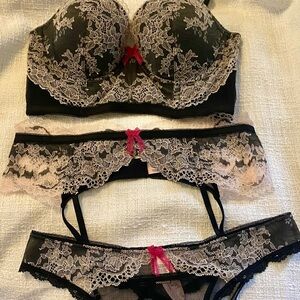 Victoria's Secret Black and White
Lace set 3. bra, Garter, Panty .